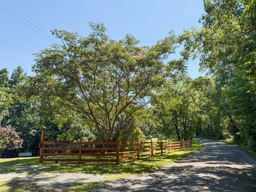 1660 Leatherwood Rd, White Bluff, TN 37187 - #2
