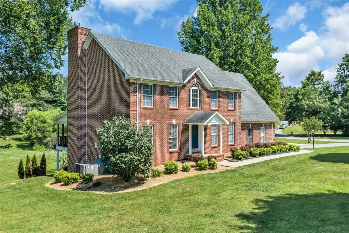 141 W Laurel Ave, McMinnville, TN 37110 - #1