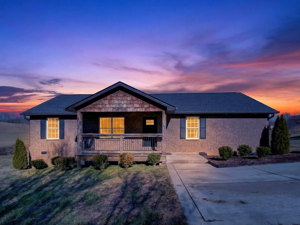 621 Womack Rd, Bethpage, TN 37022 - #1