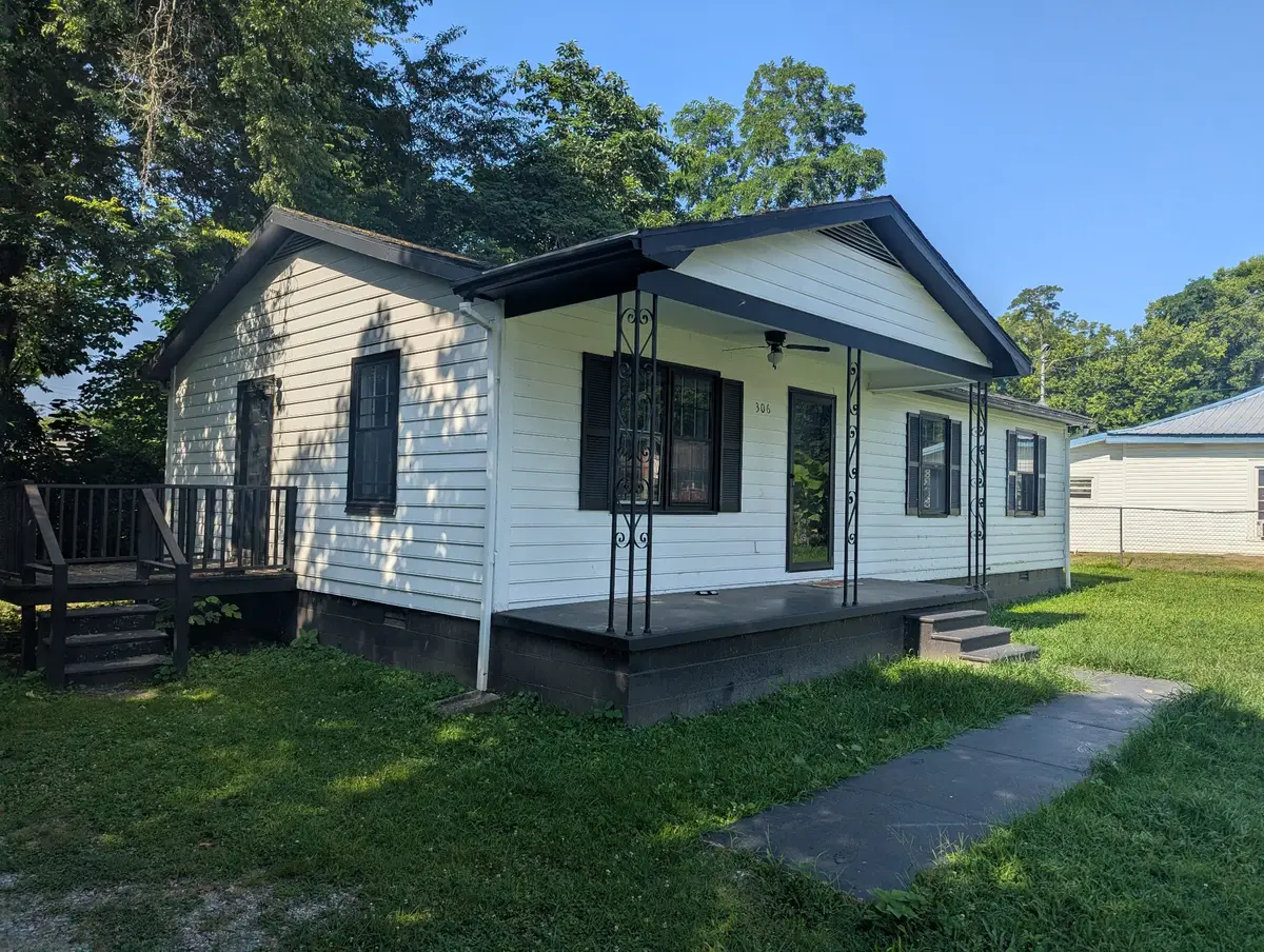 306 Hamilton St, Fayetteville, TN 37334 - #1