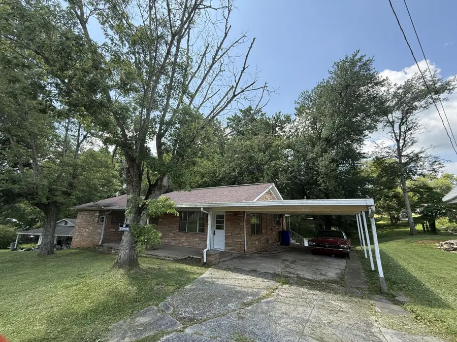 419 Carlock Avenue, Harriman, TN 37748 - #2