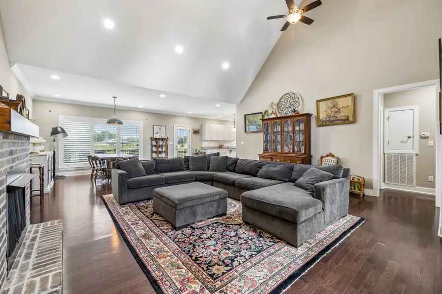 1002 Douglas Ct, Dickson, TN 37055 - #3