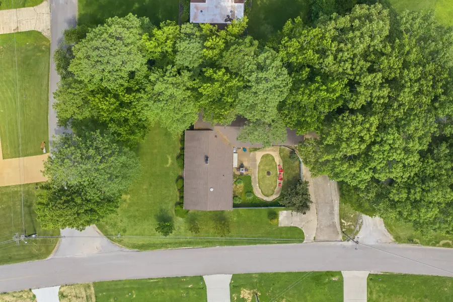 418 Deerwood Ln, Lexington, TN 38351 - #2
