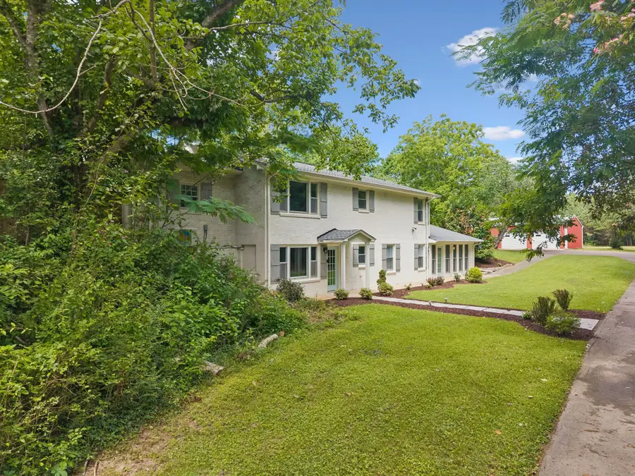 718 Kimmins St, Hohenwald, TN 38462 - #2