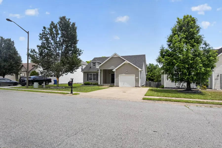 3721 Gray Fox Dr, Clarksville, TN 37040 - #3