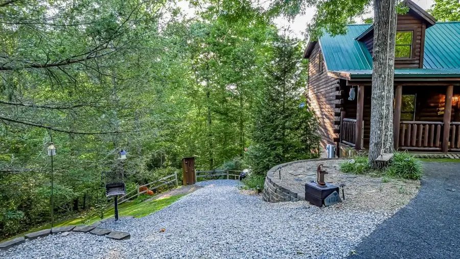 4723 Riversong Ridge Way, Sevierville, TN 37876 - #2