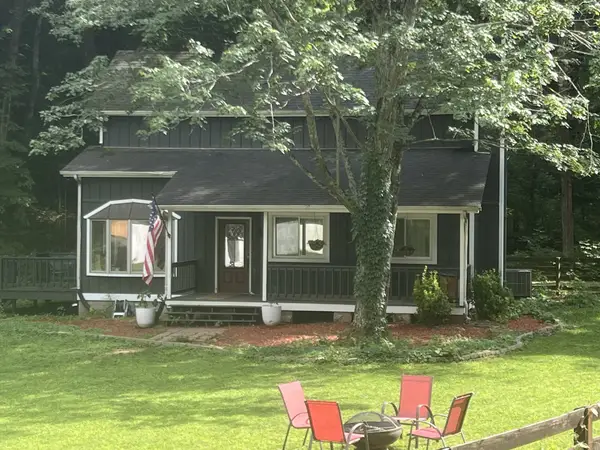 1051 Green Valley Dr, Ashland City, TN 37015