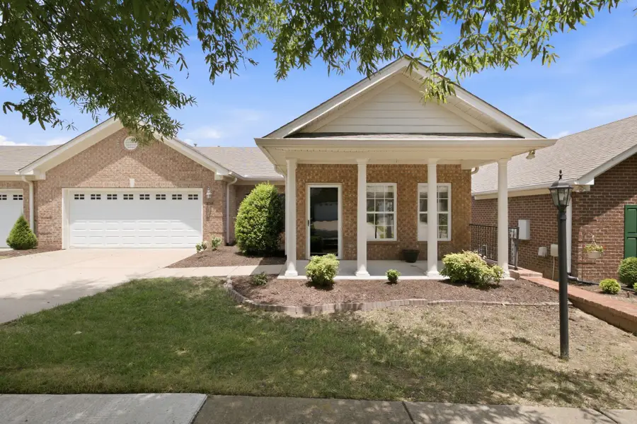 215 Wrennewood Ln, Franklin, TN 37064 - #2