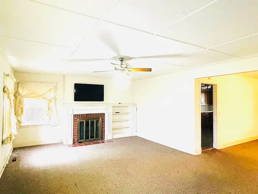 322 Poplar Ave E, Selmer, TN 38375 - #3