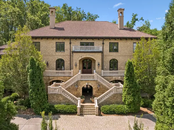 1037 Vaughn Crest Dr, Franklin, TN 37069