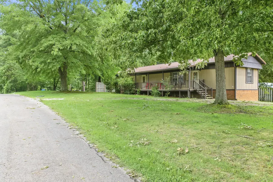 225 Pineview Dr, Springville, TN 38256 - #2