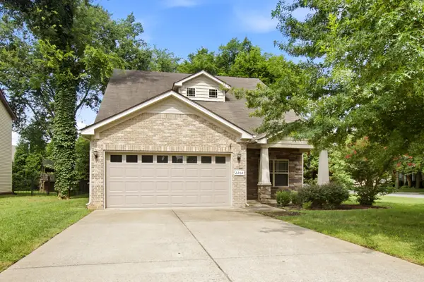 2204 Burnside Dr, Murfreesboro, TN 37128