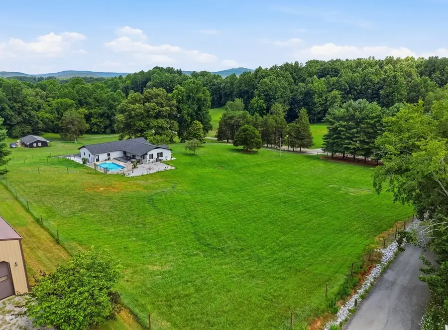 237 S Fork Rd, Sparta, TN 38583 - #3
