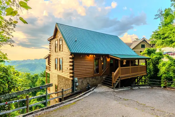 569 Forest Springs Drive, Gatlinburg, TN 37738