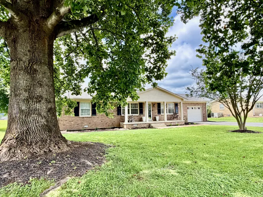 713 Lloyd St, Lawrenceburg, TN 38464 - #2