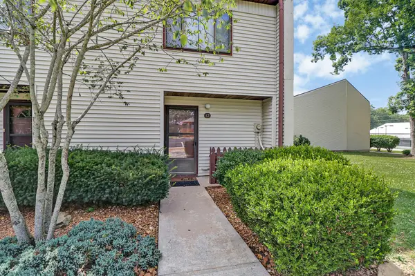 12 Wilshire Heights Dr, Crossville, TN 38558