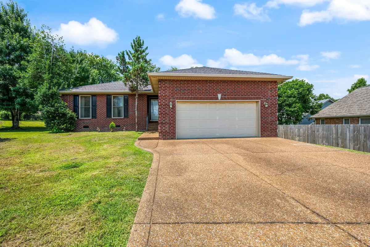 202 Oxford Pl, Gallatin, TN 37066 - #1