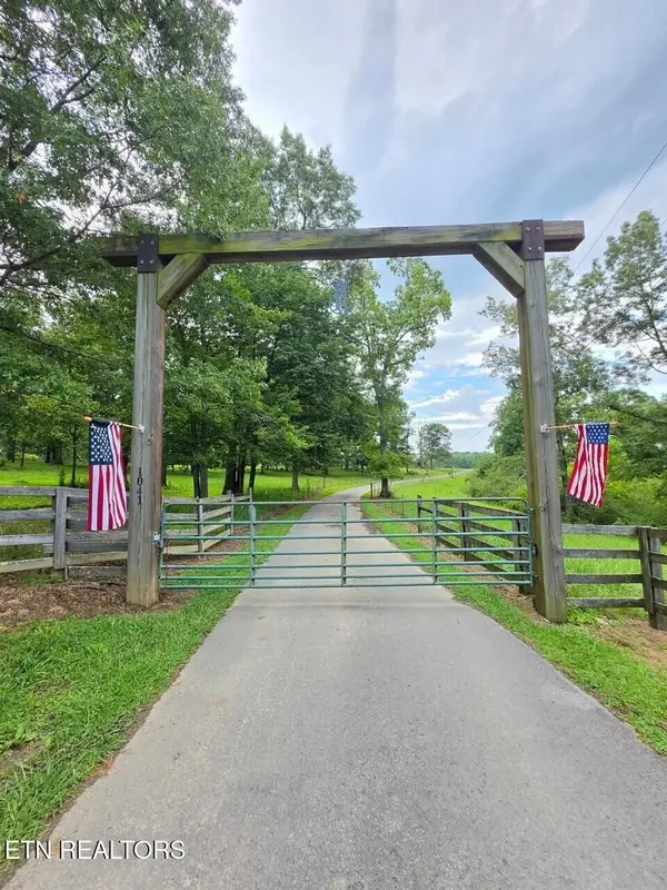 1041 Walt Reed Rd, Grandview, TN 37337