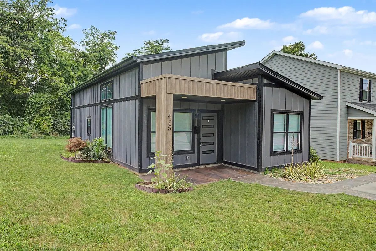 425 W Edmunds St, Hopkinsville, KY 42240 - #1