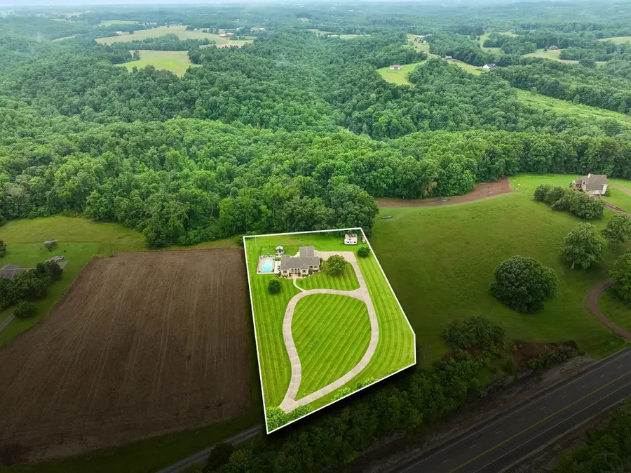 140 Hudson Ln, Lafayette, TN 37083 - #2