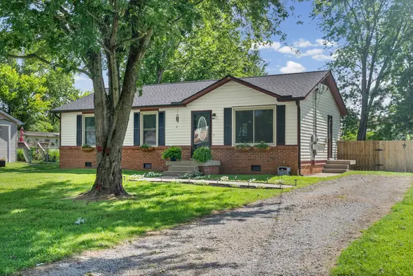 911 Ryan Dr, Clarksville, TN 37042