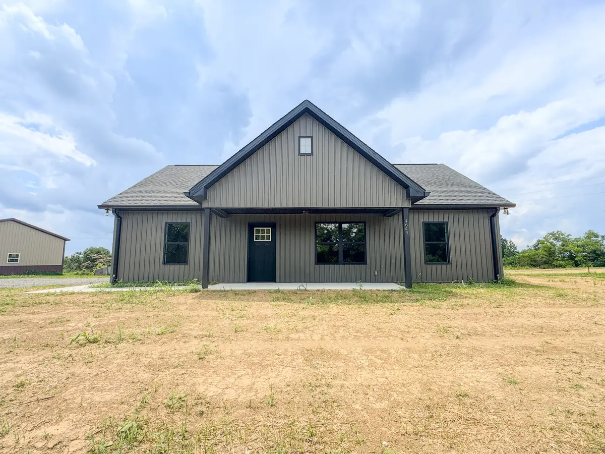 4649 Scottsville Rd, Lafayette, TN 37083 - #1