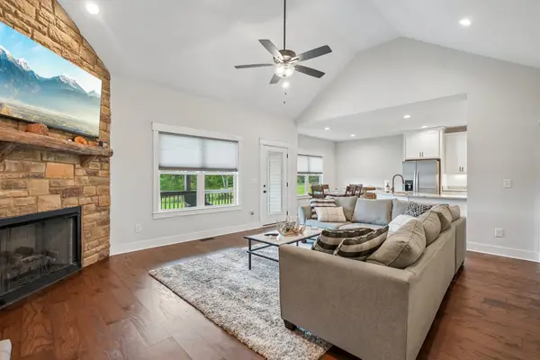 1036 Hayshed Rd, Dickson, TN 37055