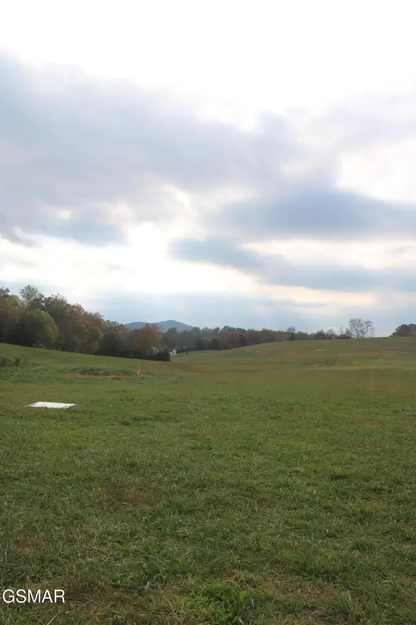 637 Sharp Road, Sevierville, TN 37876