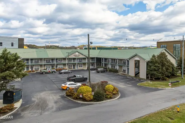 2743 Colonial Drive #APT 205, Pigeon Forge, TN 37863