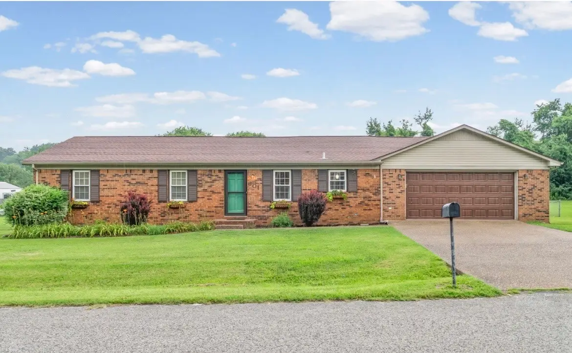 601 Pineridge Dr, Hopkinsville, KY 42240 - #1