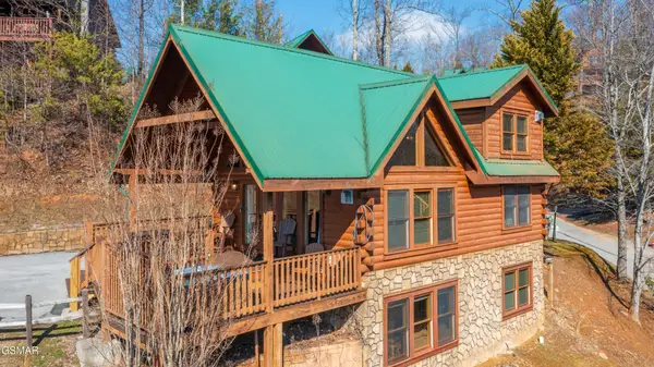 960 High Mountain Way, Gatlinburg, TN 37738