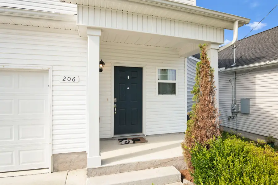 206 Triple Crown Ct, Shelbyville, TN 37160 - #2