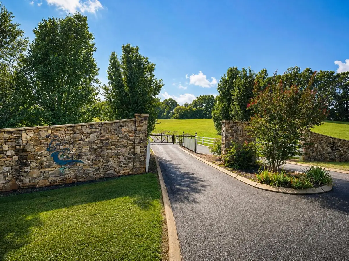 92 Gates Of The River, Decatur, TN 37322 - #1