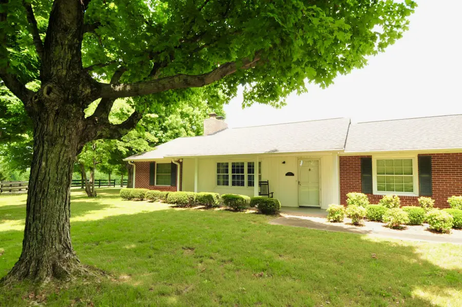 6881 Glidewell Rd, Cross Plains, TN 37049 - #2