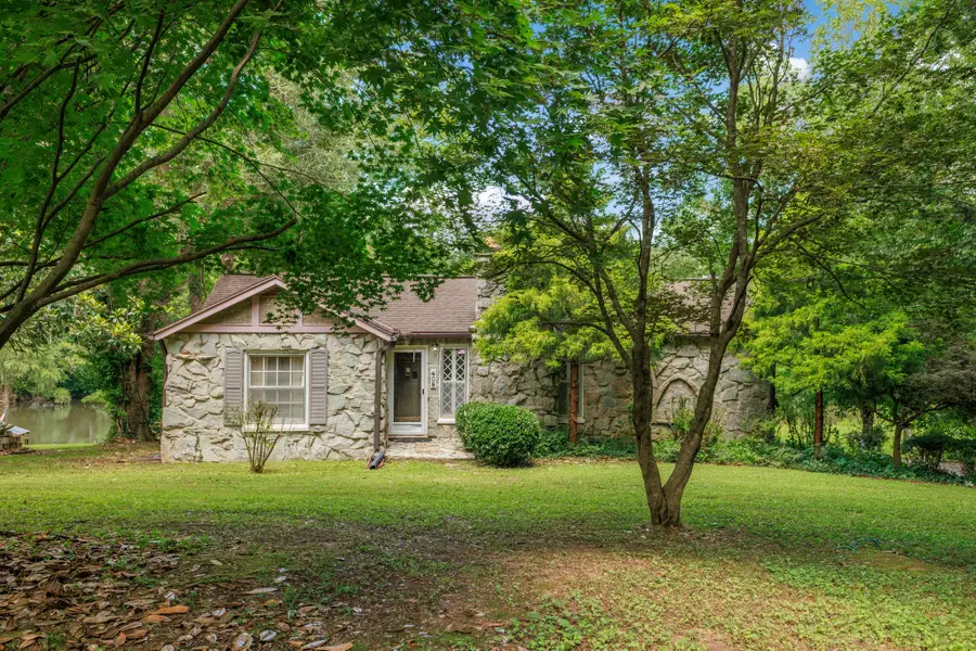 408 Westwood Dr, McMinnville, TN 37110 - #2