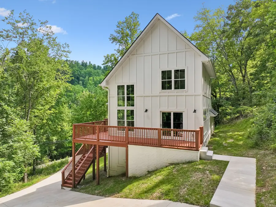 670 Harbor Dr, Lancaster, TN 38569 - #2