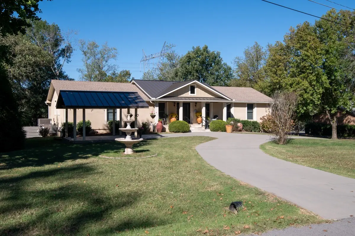 318 W Lee Etta Dr, Gallatin, TN 37066 - #1