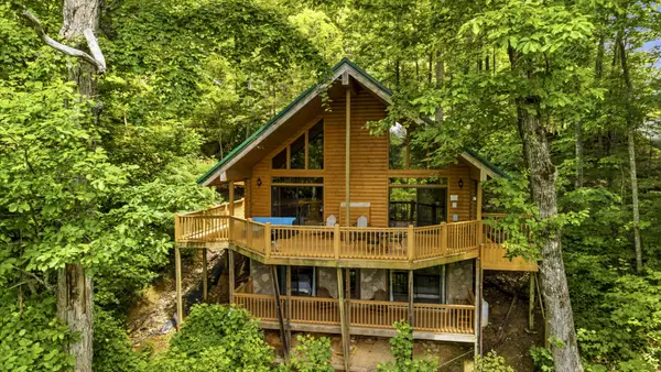 820 Pinnacle Vista Rd, Gatlinburg, TN 37738