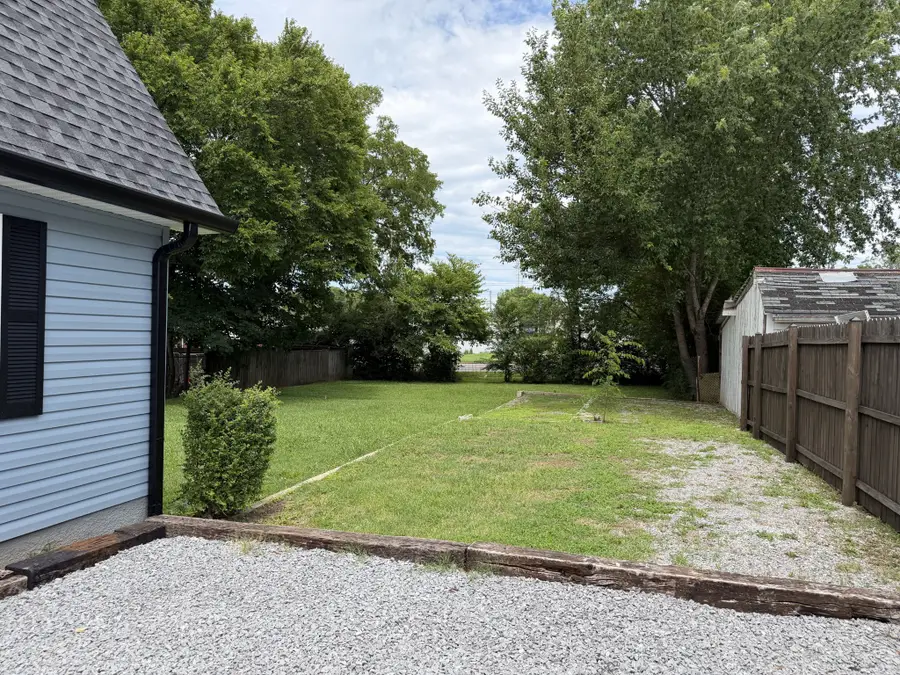 305 Carney St, Shelbyville, TN 37160 - #3