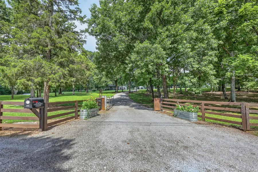 306 Quarry Rd, Mount Juliet, TN 37122 - #2