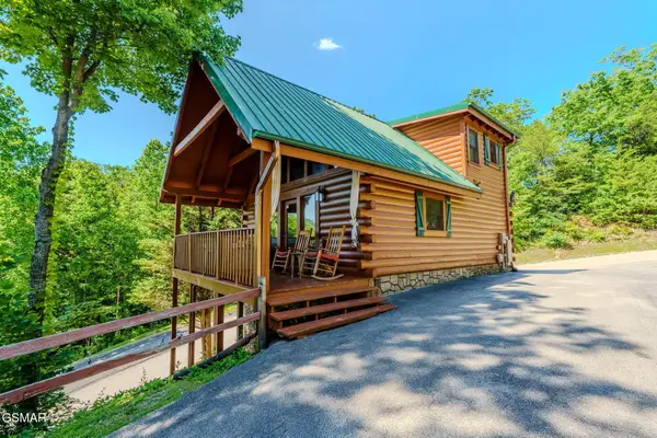 914 High Mountain Way, Gatlinburg, TN 37738