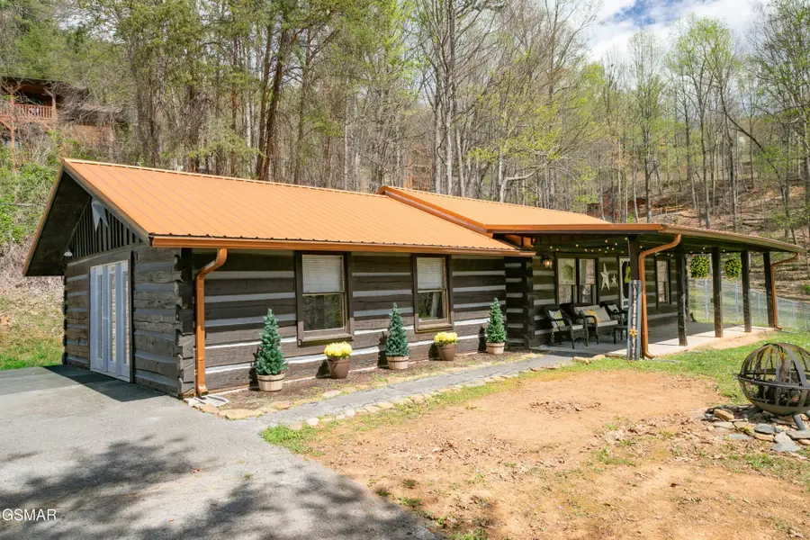 3650 Four Seasons Lane, Sevierville, TN 37862 - #2