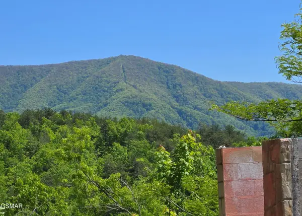 2759 Hatcher Mountain Road, Sevierville, TN 37862