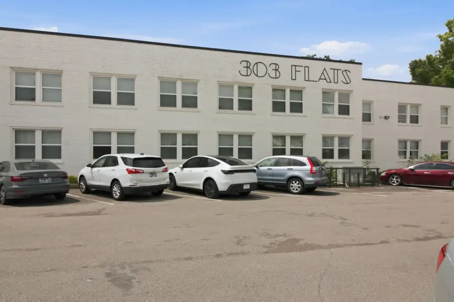 303 S Poplar St, Paris, TN 38242 - #3