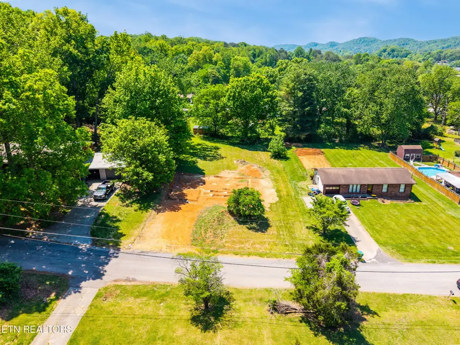 827 Walker Ave, Seymour, TN 37865 - #2
