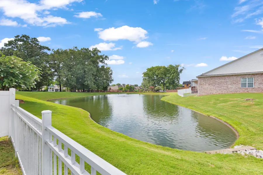 57 Emerald Ridge Cv, Jackson, TN 38305 - #2