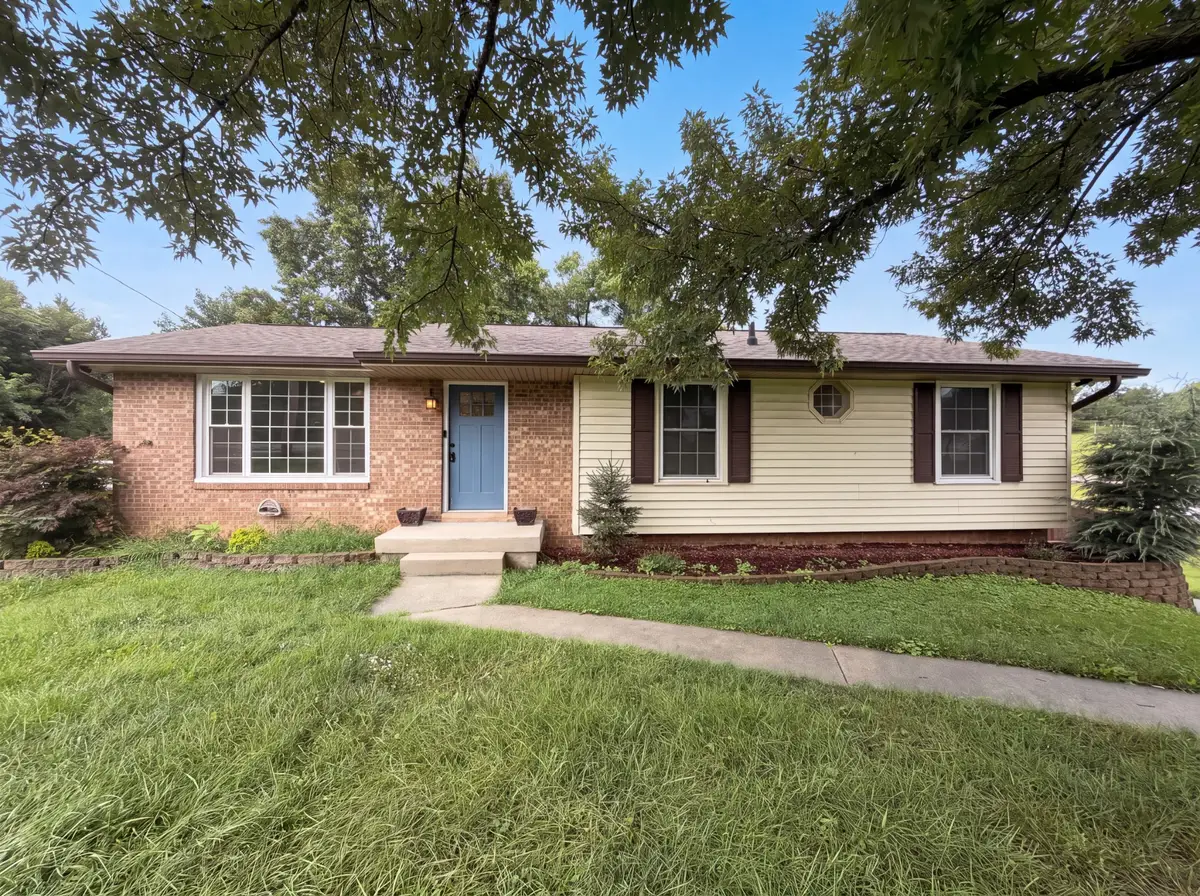 102 S Valley Rd, Hendersonville, TN 37075 - #1