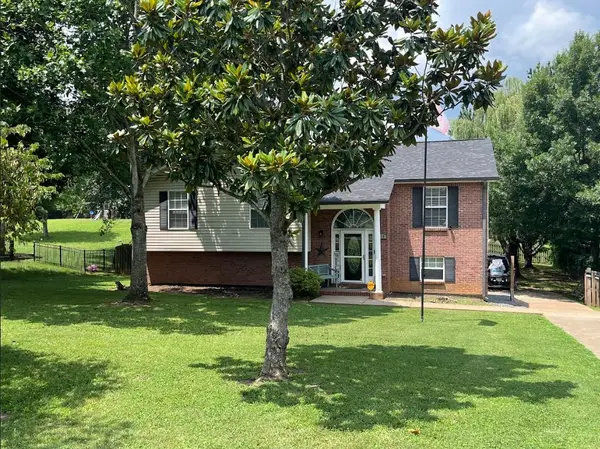 712 N Woodson Rd, Clarksville, TN 37043