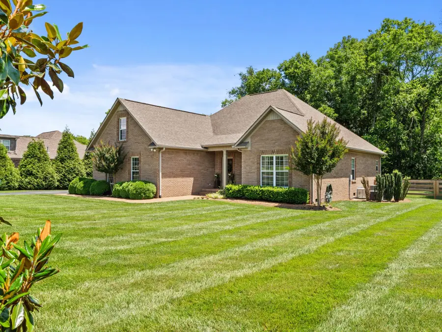 1422 Polo Fields Ln, Columbia, TN 38401 - #3