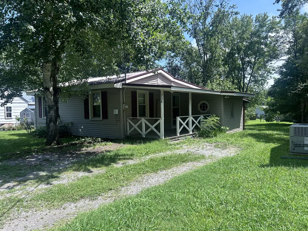 224 Lee St, Tullahoma, TN 37388 - #1
